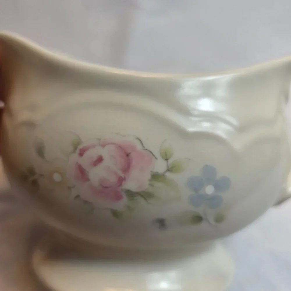 Pfaltzgraff Tea Rose Gravy Boat (NO UNDERPLATE) Pink Roses & Blue Flowers